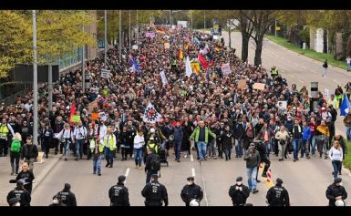 Andrang bei Querdenken-Demo in Stuttgart größer als erwartet