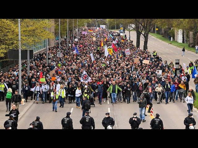 Andrang bei Querdenken-Demo in Stuttgart größer als erwartet