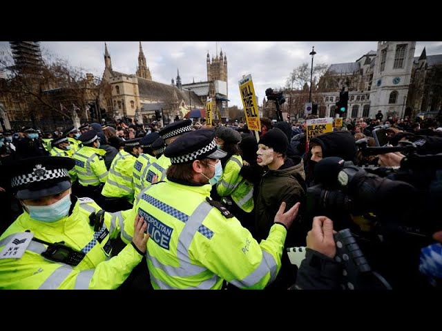 England: Polizei nimmt über 100 Demonstranten fest