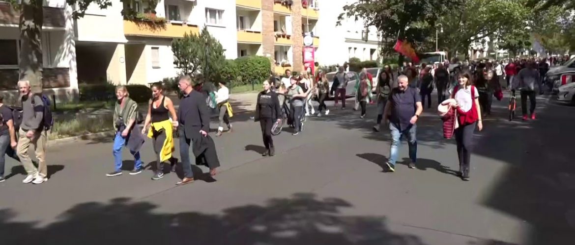 LIVE: Kritiker der Corona-Maßnahmen demonstrieren in Berlin