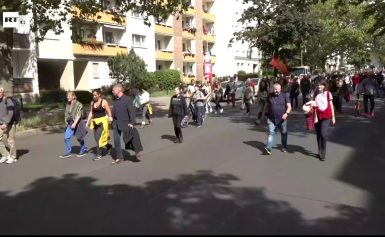 LIVE: Kritiker der Corona-Maßnahmen demonstrieren in Berlin