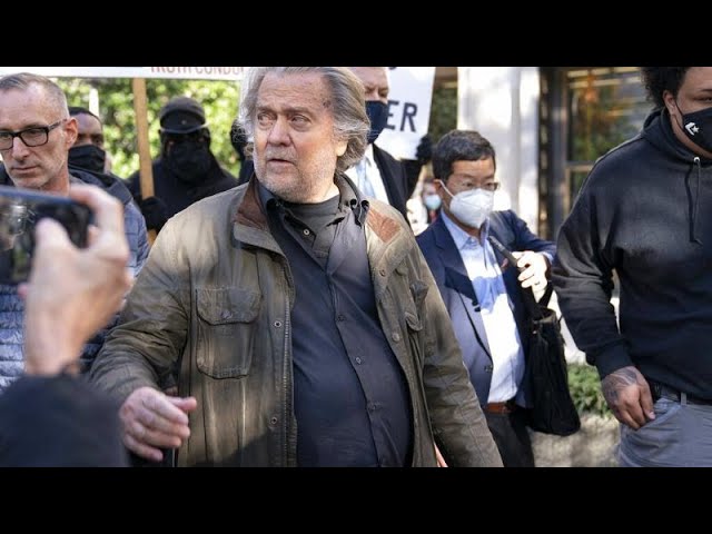 Ehemaliger Trump-Berater Steve Bannon stellt sich nach Anklage