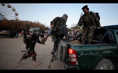Kabul: Taliban-Kämpfer im Vergnügungspark