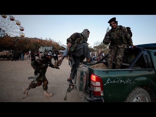Kabul: Taliban-Kämpfer im Vergnügungspark