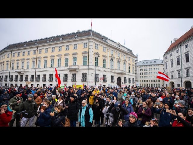 Lockdown für Ungeimpfte: Protest vor Kanzleramt in Wien