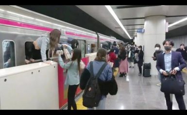 Messerangriff in U-Bahn: Passagiere retten sich durch Fenster