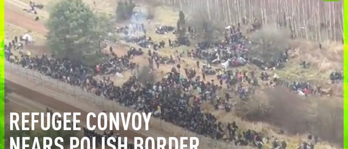 Flüchtlingskonvoi marschiert durch Weißrussland zur polnischen Grenze