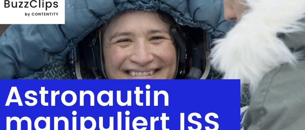 Astronautin manipuliert Raumkapsel
