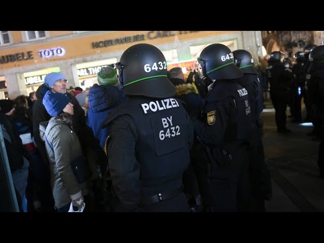 Rund 3000 Teilnehmer: Münchner Polizei löst Corona-Demo auf