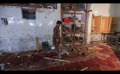 Dutzende Tote bei Selbstmordanschlag auf Moschee in Pakistan
