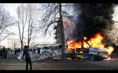 „Furchtbar tragisch“ – Demos gegen Rechtsextremisten münden in Gewalt