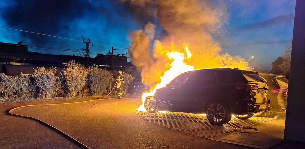 München: „Klimaaktivisten“ setzen Autos in Brand