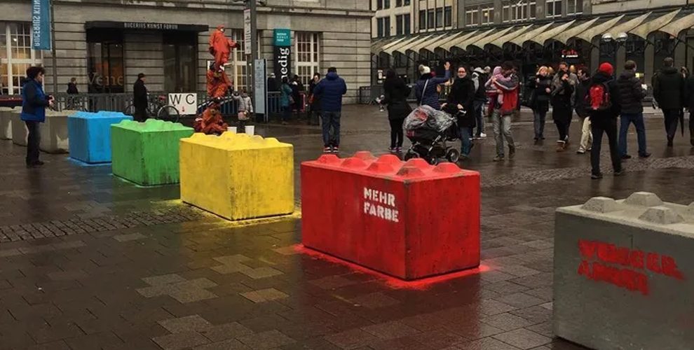 Kein Weihnachtsmarkt ohne Merkel-Lego