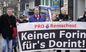 Demo gegen Luxus-Asyl im Dorint-Hotel: Ausnahmezustand im Bergischen Land