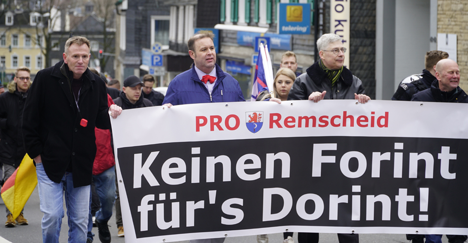 Demo gegen Luxus-Asyl im Dorint-Hotel: Ausnahmezustand im Bergischen Land