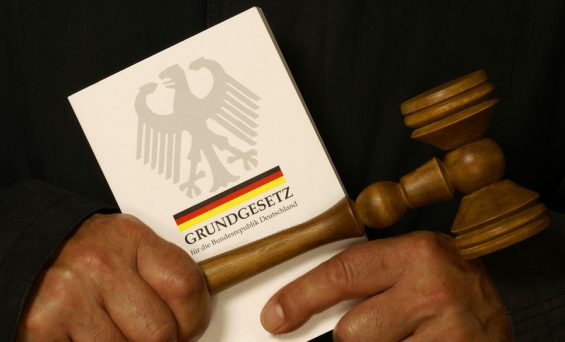 NZZ fordert Abschaffung des deutschen „Verfassungsschutzes“