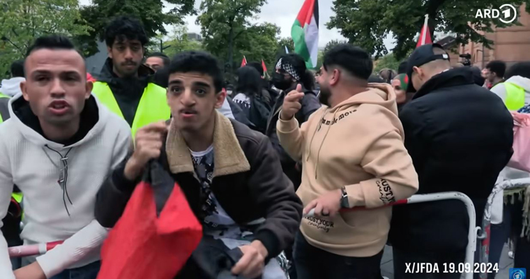 Asylpolitik: Diese Reportage behauptet Ungeheuerliches