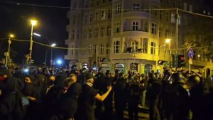 1. Mai in Berlin: Sind 10 verletzte Polizisten normal?