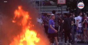 Aufstände, Straßenschlachten und zahlreiche Festnahmen in Paris